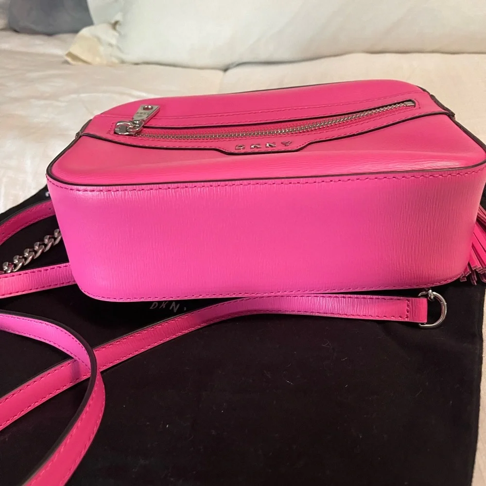 DKNY camera crossbody leather bag . Like new used once. - Picture 6 of 10